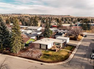 5602 S Dalcastle Hl NW, Calgary, AB T3A2A3