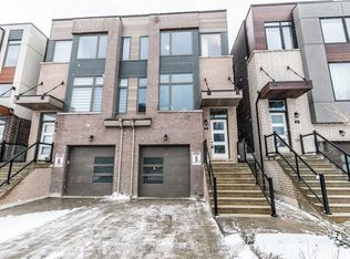 17 Blackstone St #4, Toronto, ON M6L 0A5