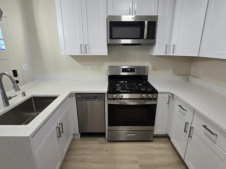 140 Lawton Dr #5 — Photo 6