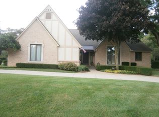 2378 Hidden Pine Drive, Troy, MI