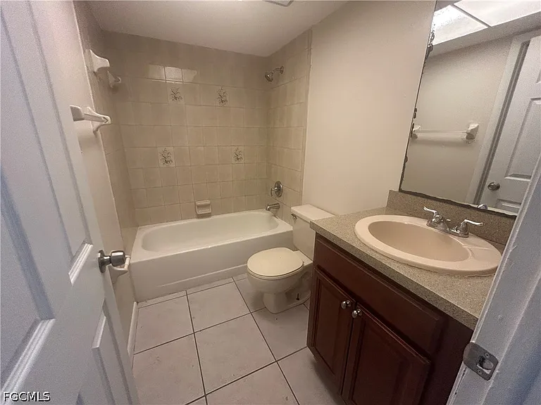 215-217 SE 23rd Pl #215 — Photo 14
