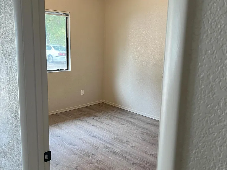 1230 S Lone Tree Rd #B — Photo 7