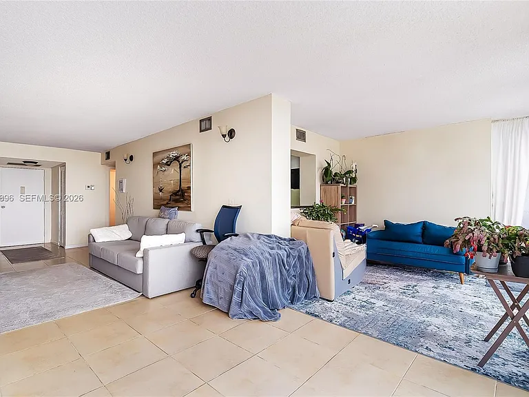 800 Parkview Dr #901 — Photo 7