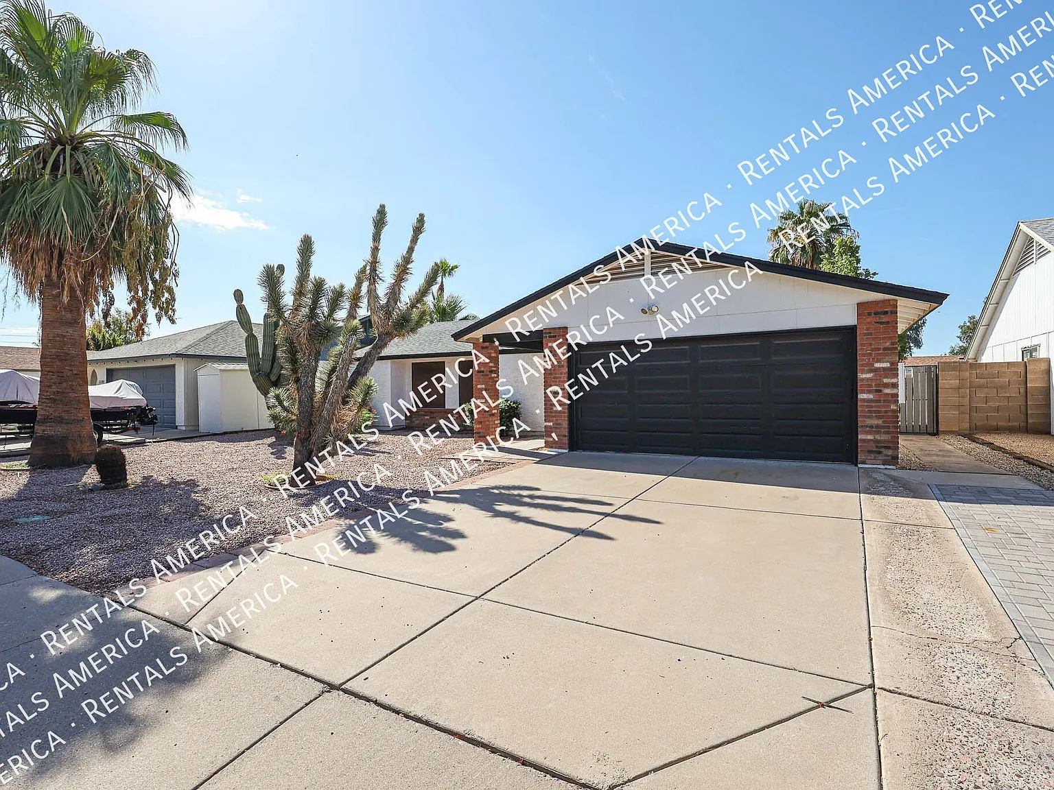 Beautifully Upgraded Single-Story 3 bedrm with a Pool! — Photo 1
