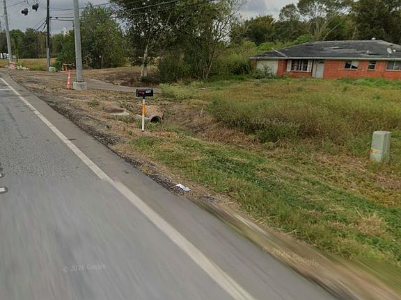 4th image of 6007 Fm 521 Rd