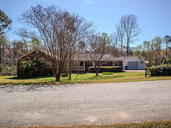 3rd image of 715 Spooner Drive