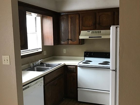 4th image of 2313 Beaumont Dr APT C