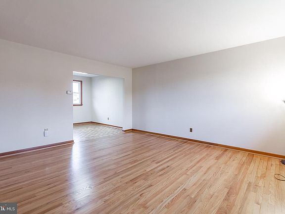 4th image of 3211 Bristol Dr