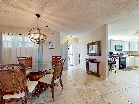 3rd image of 400 Grove Isle Cir