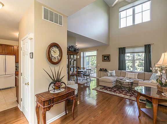 3rd image of 239 Tower Hill Dr