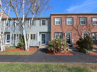 936 Fox Hollow Dr, Hudson, NH 03051