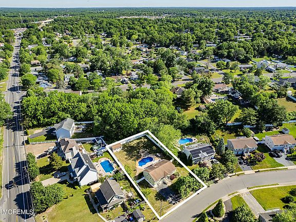 3rd image of 6 Lynn Drive