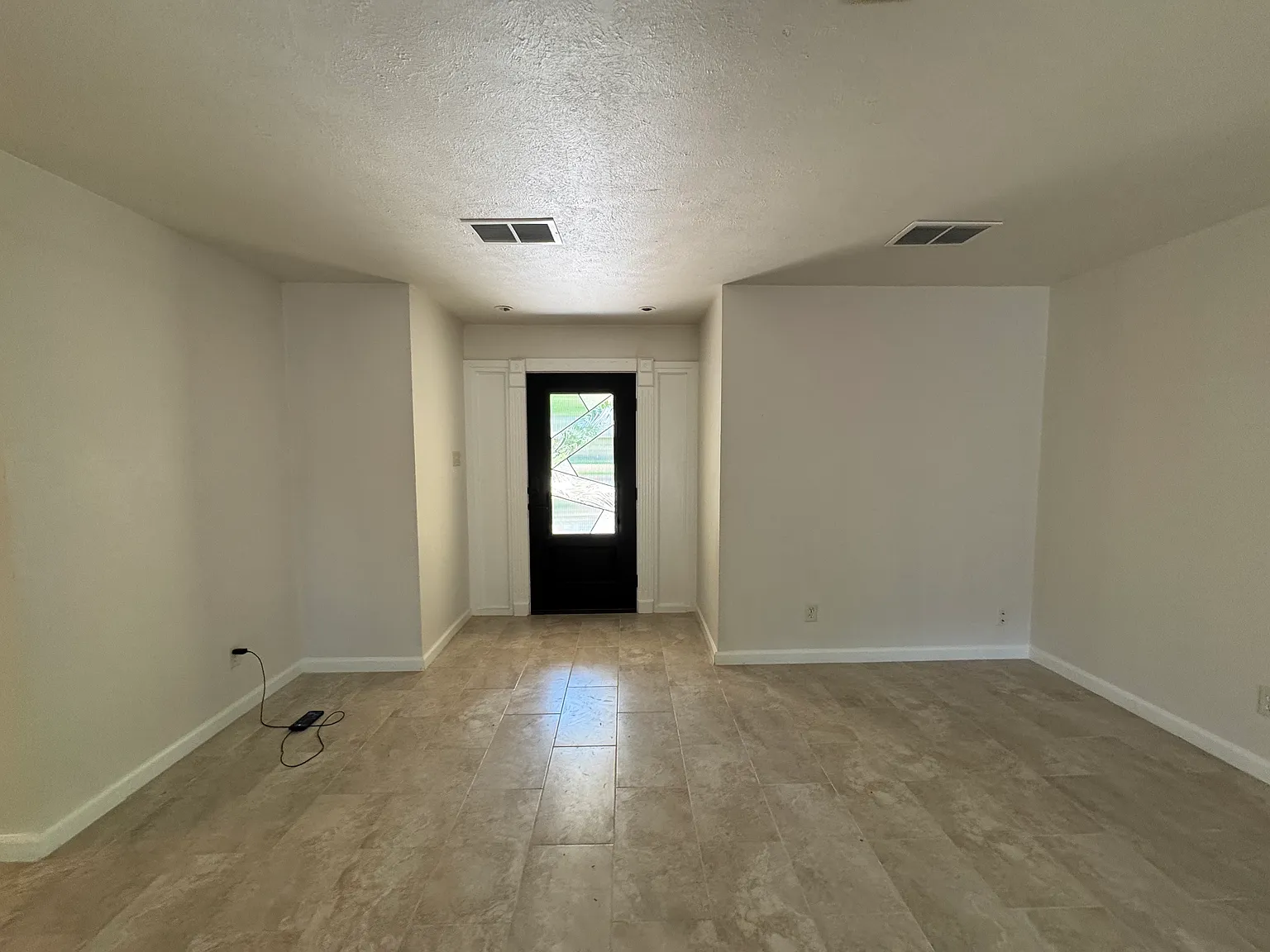 3 bed, 1160 sqft, $2,000 — Photo 3
