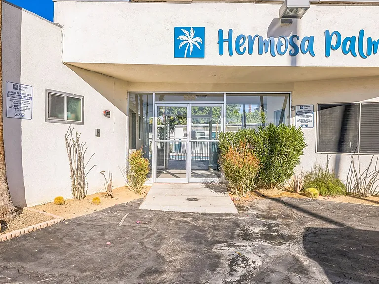 588 E. Mel Avenue - Hermosa Palms — Photo 2