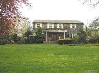 25 Etna Ln, Dix Hills, NY 11746