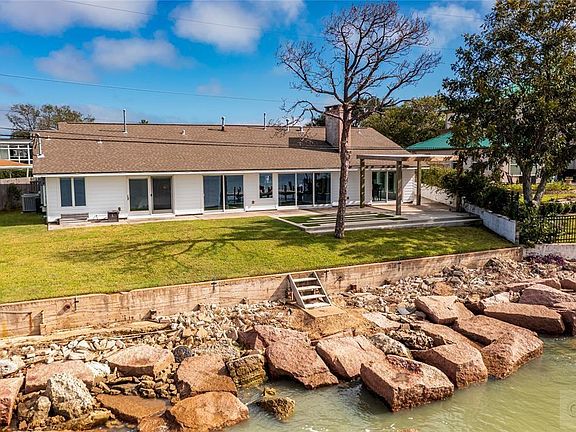 4th image of 1305 Harbor View Dr