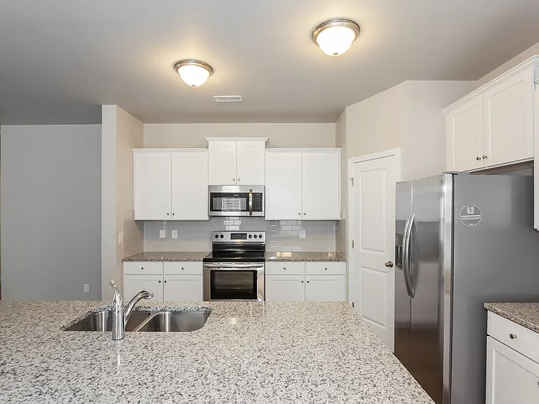 208 Neal Dr — Photo 6