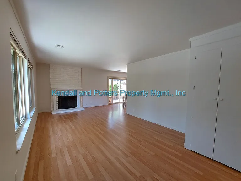 1121 Sutherland Ln #1 — Photo 3