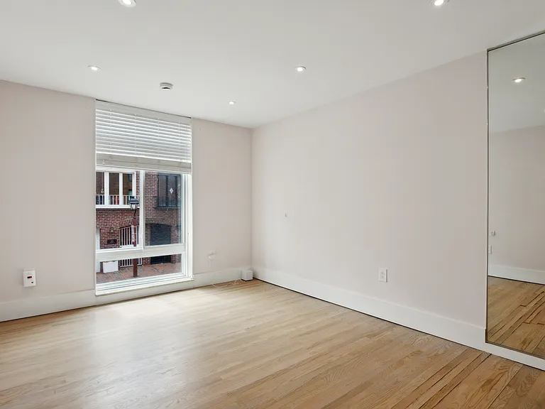 107 Lombard St #A — Photo 9