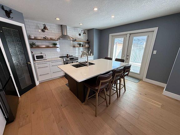 5th image of 140 N Mackay Cres