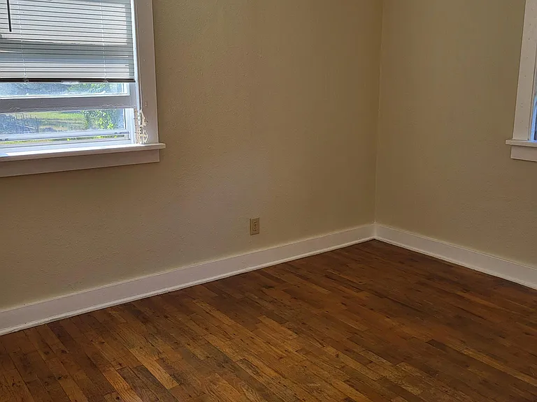 1011 Haines Ave — Photo 12