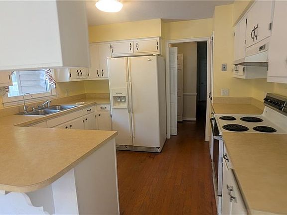 3rd image of 2141 Phibbs Rd
