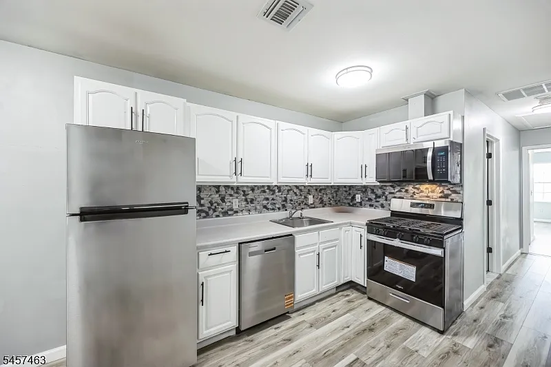 4 bed, 2.0 bath, 1100 sqft, $2,999 — Photo 1