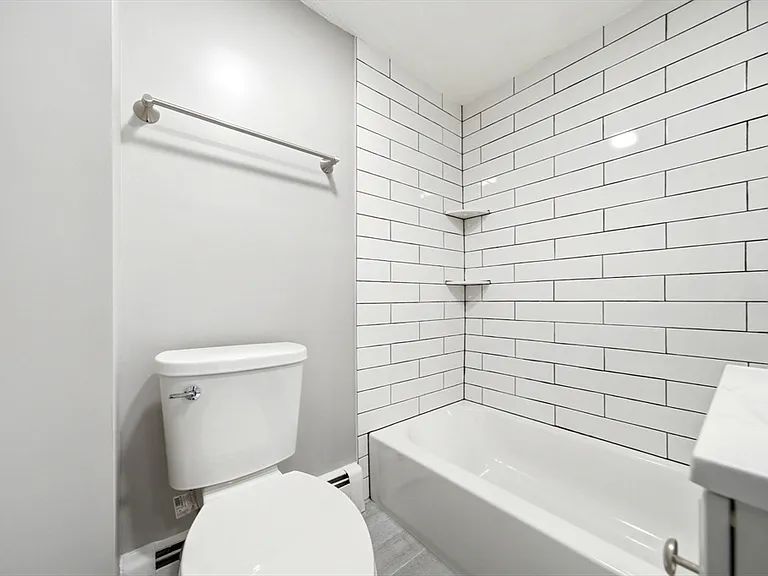 29-31 Auburn St #1R — Photo 6