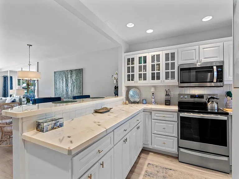 3939 Ocean Dr #204B — Photo 12