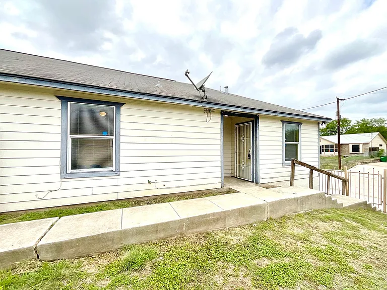 422 Amires Pl — Photo 2
