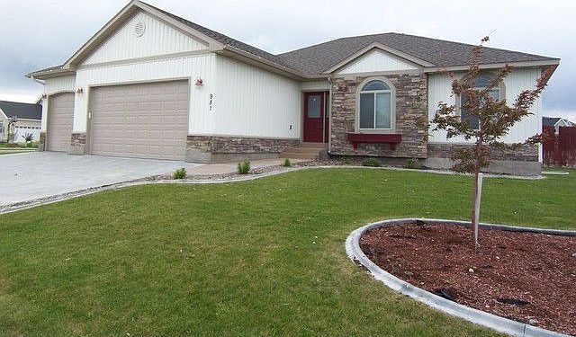 2nd image of 981 Grassland Dr