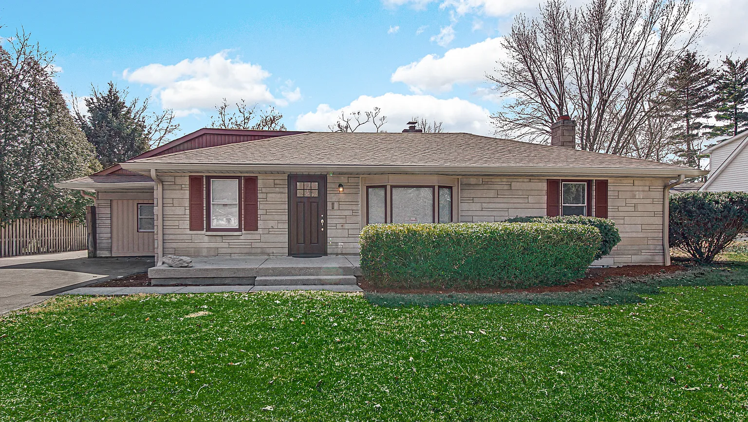 8425 Redfern South Dr photo 1