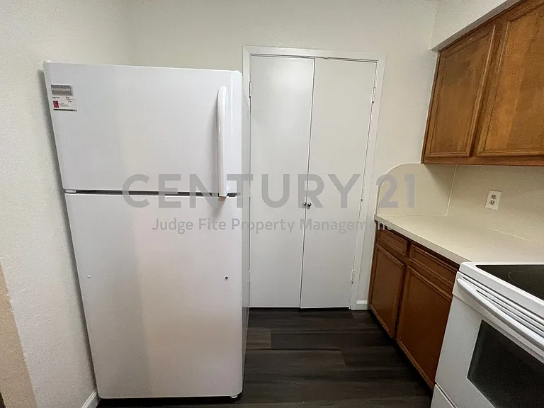 1150 Suburban St — Photo 8