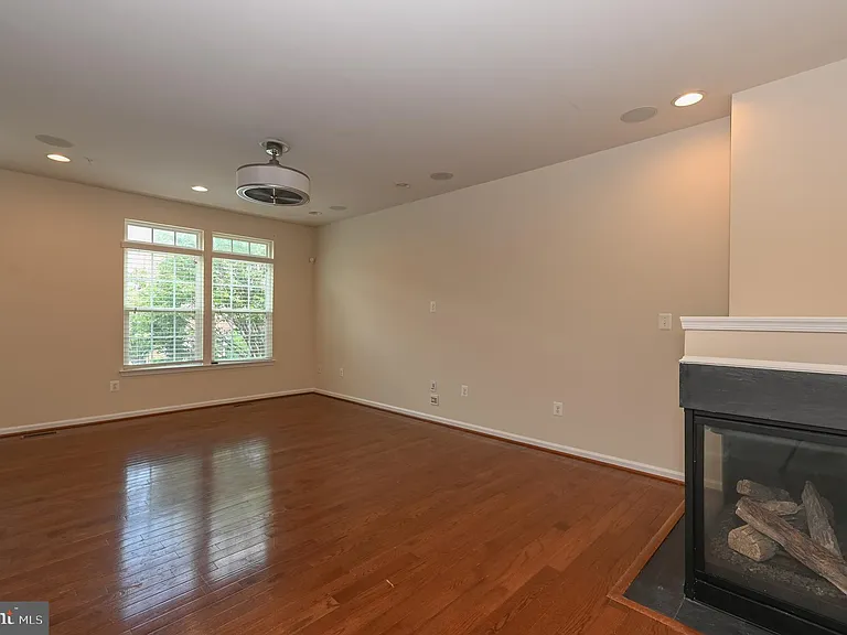 3707 Hansberry Ct NE — Photo 4