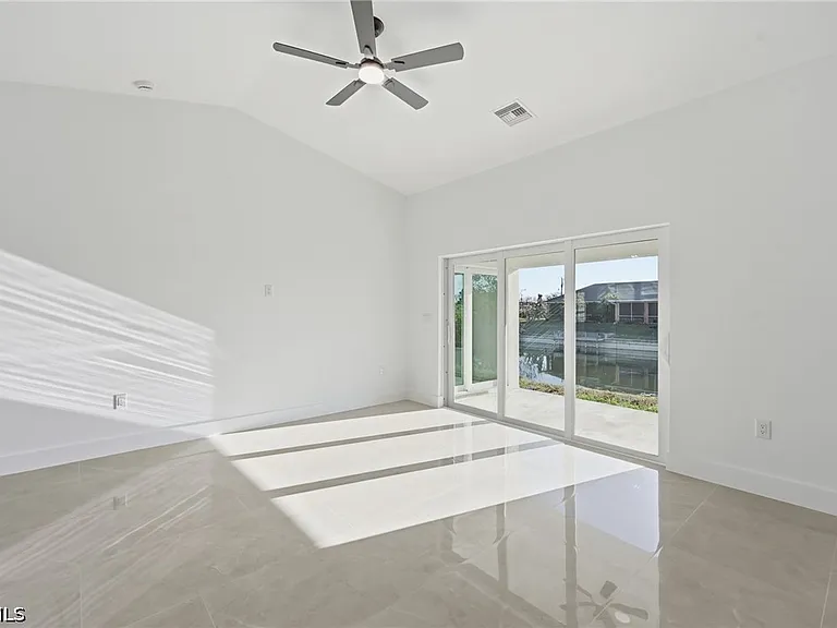 2105 NE 1st Ave — Photo 31