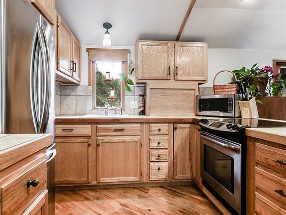 3rd image of 249 Mesa Dr