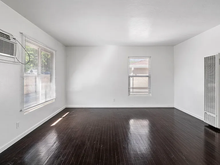 1225 N Lincoln St — Photo 9