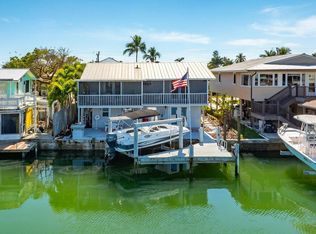 565 Coconut Ave, Goodland, FL 34140