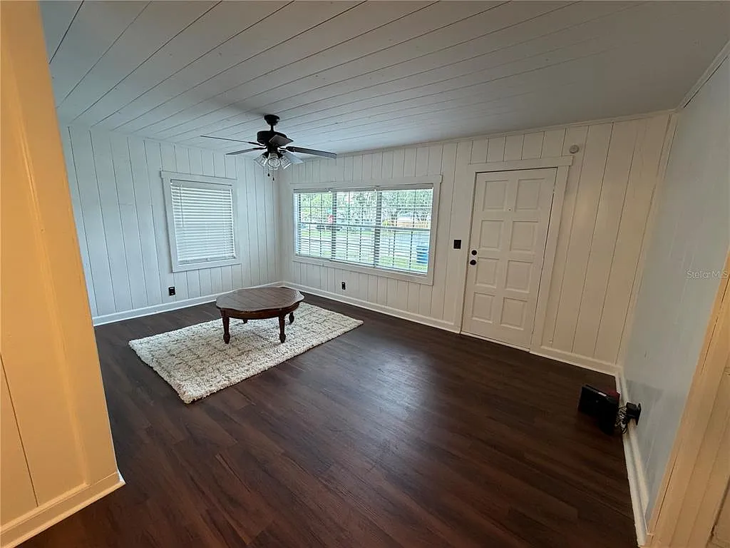 3 bed, 2.0 bath, 1220 sqft, $1,900 — Photo 3
