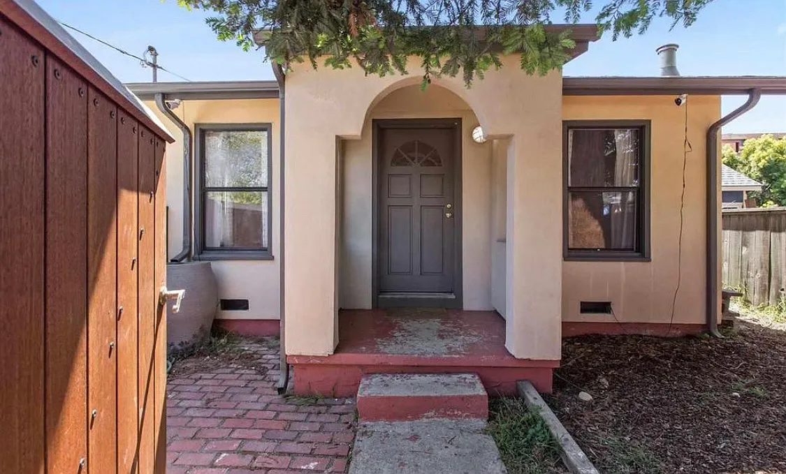 3 bed, 925 sqft, $3,950 — Photo 1