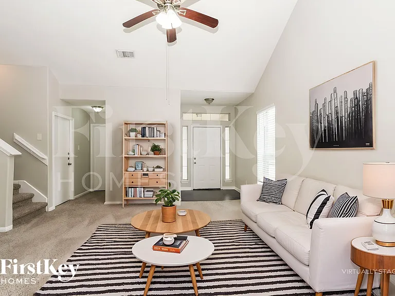 1438 Rocky Glen Ln — Photo 3