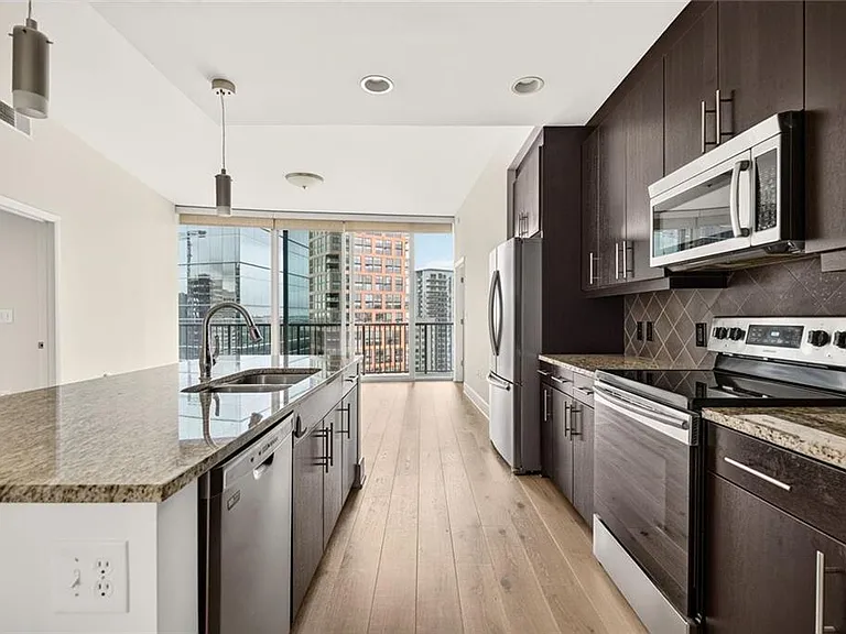 1080 Peachtree St NE #2004 — Photo 10