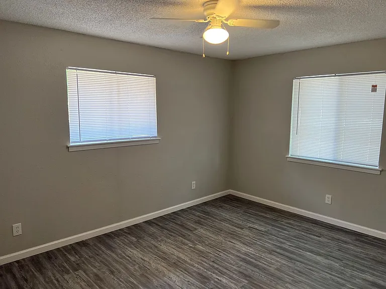 8902 Little Walnut Pkwy — Photo 10