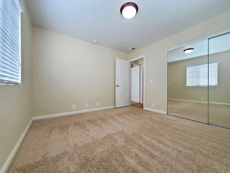 Citrus Court Apartments — Photo 16