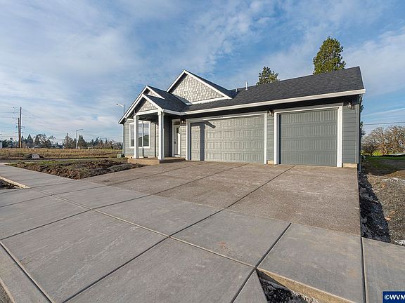 3rd image of 677 Parker Loop