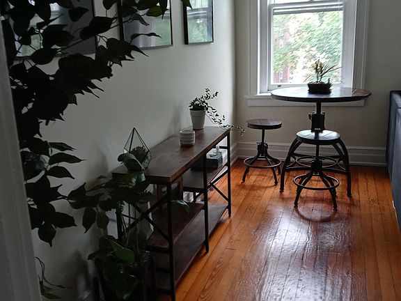 4th image of 2305 W Grace St #B