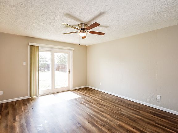 3rd image of 1018 Greencove Dr