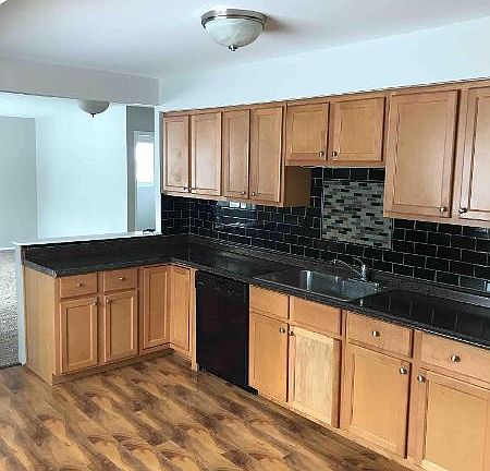 5th image of 54 Hickory Dr