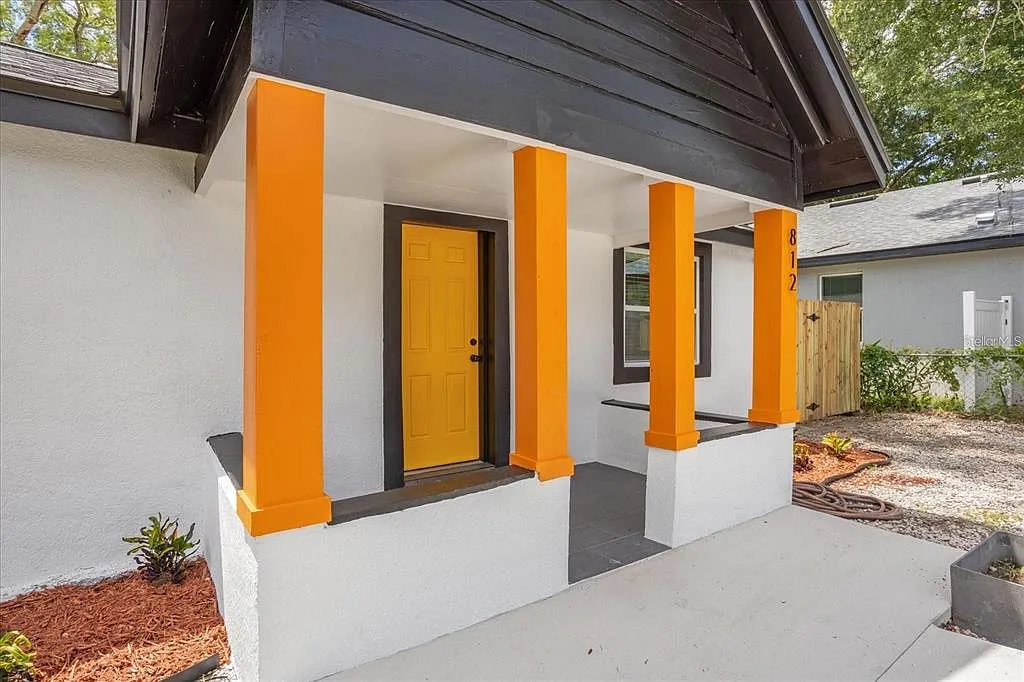 3 bed, 1.0 bath, 1156 sqft, $2,200 — Photo 3
