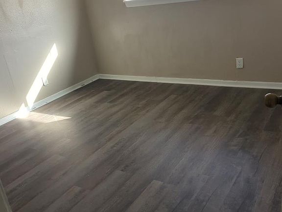2nd image of 2210 Saulsbury Dr APT A